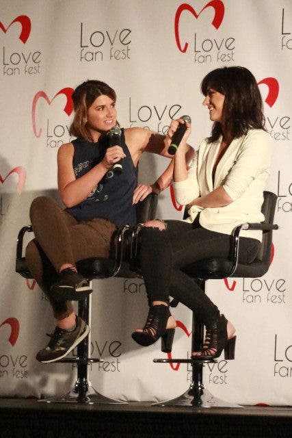 Elise y Natasha mirándose LoveFanFest 2018