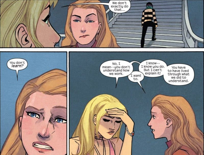 Karolina Dean y Julie Powers hablando