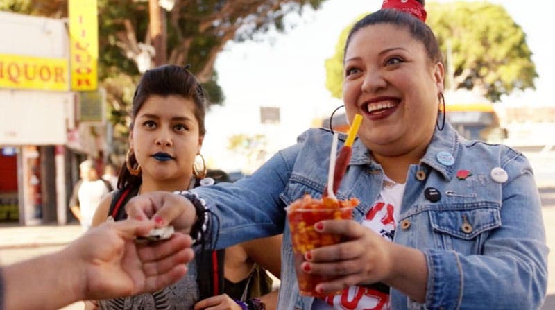 Marisol comiendo chamoyada