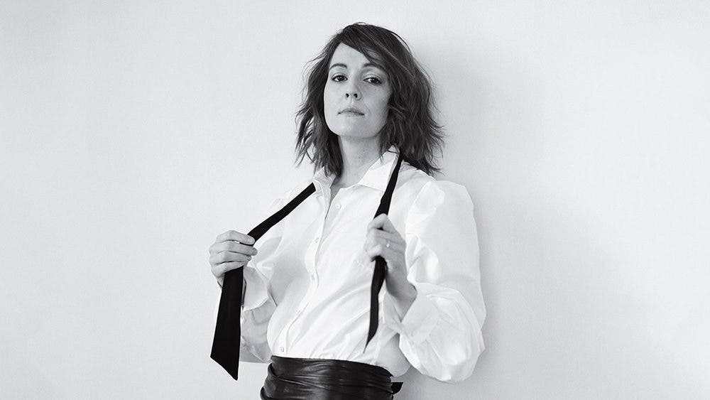 Brandi Carlile vestida de traje 