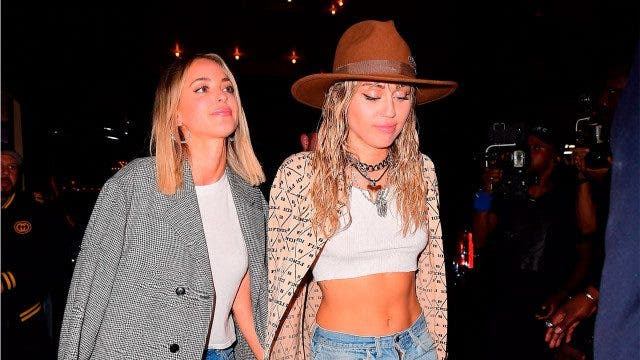 Miley Cyrus y Kaitlynn Carter