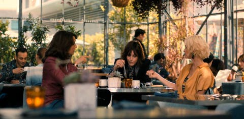 Shane, Alice y Bette en el restaurante