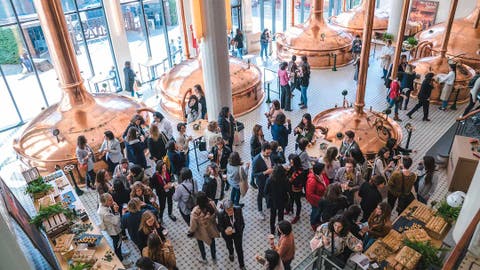 Mujeres conviviendo en LB Talks