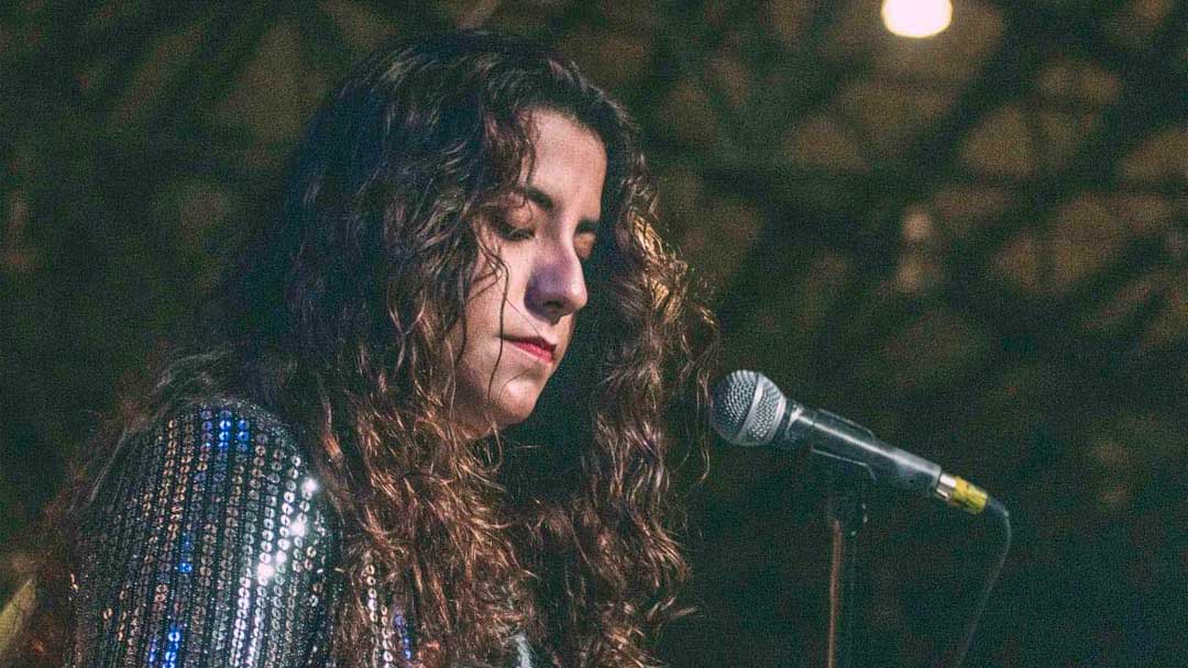 Echa una lagrimita escuchando «Fue a Destiempo» – Música con toque lésbico