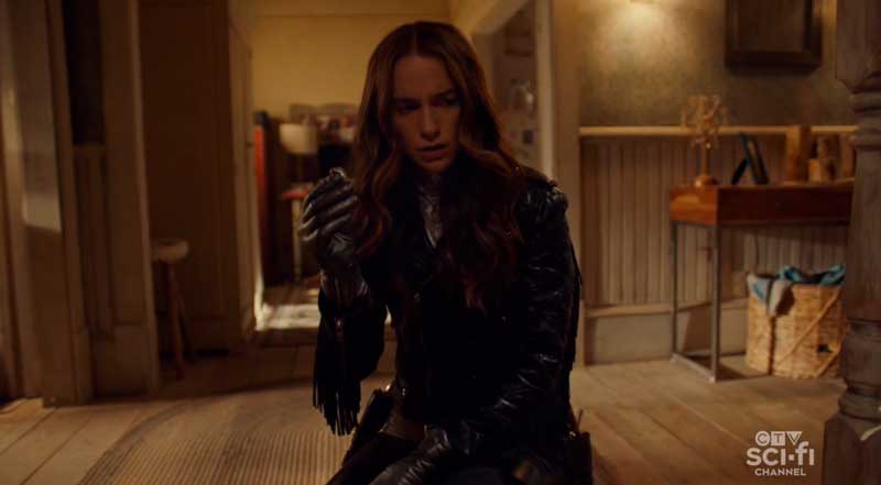 Wynonna Earp arrodillada