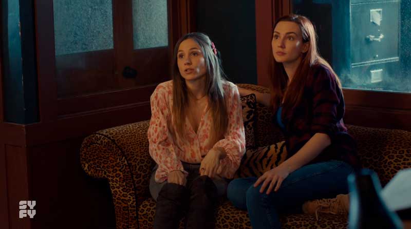 Wayhaught sentadas en el sillón