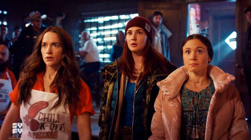 Wynonna, Waverly y Nicole sorprendidas