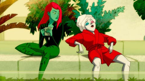 Poison Ivy y Harley Quinn en el sillón