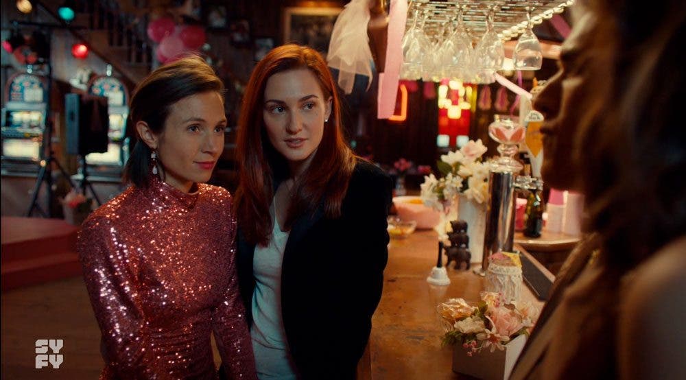 Waverly y Nicole disfrutando en la fiesta