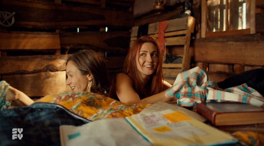 Wayhaught sonriendo