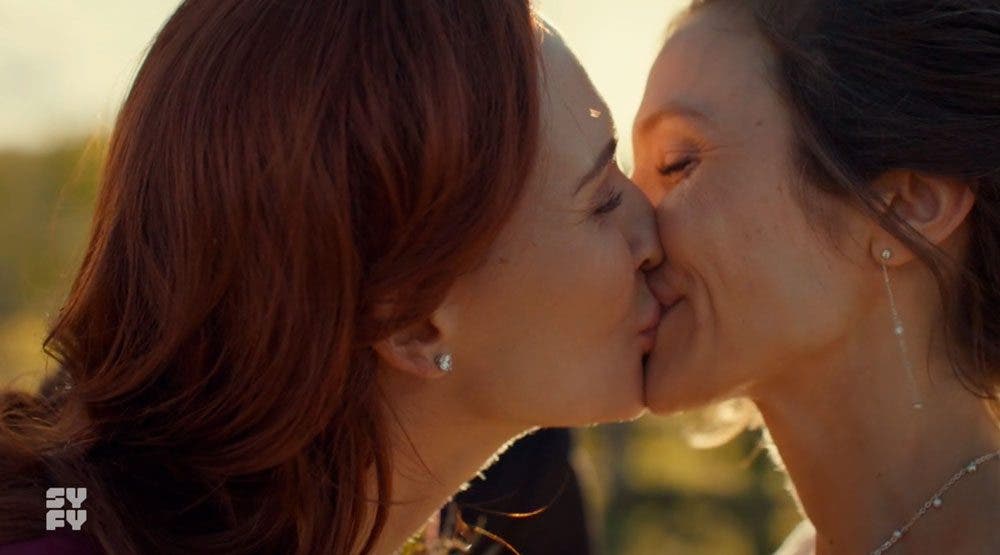 Waverly y Nicole beso boda