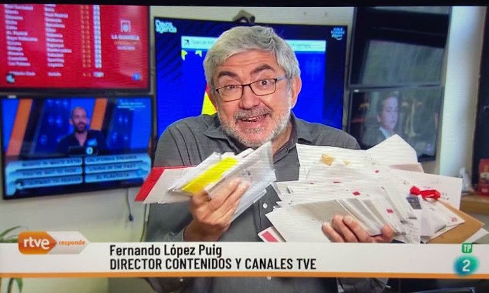 FERNANDO LOPEZ CON LAS CARTAS