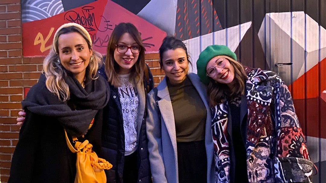 Una chapita, una foto y una tarde muy divertida… quedada con las chicas «el contacto cero»