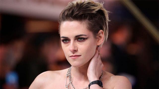 Kristen Stewart posando