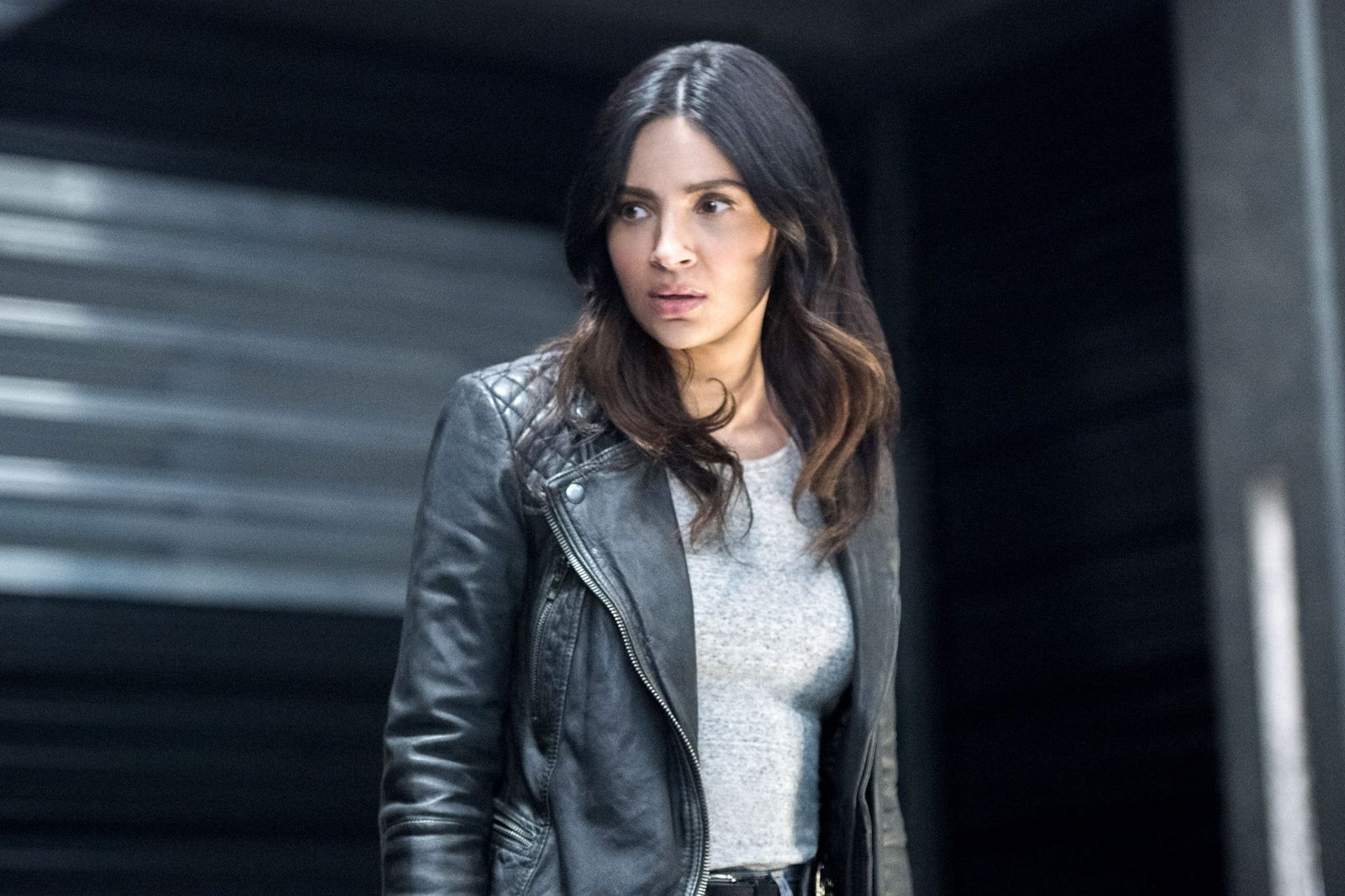 Floriana Lima interpretando a Maggie Swayer en Supergirl