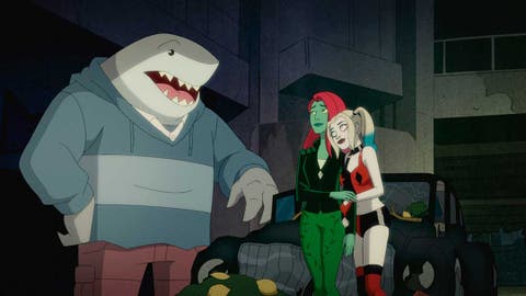 King Shark recibiendo a Harley Quinn y Poison Ivy