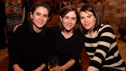 Tegan y Sara de copas con Clea Duvall