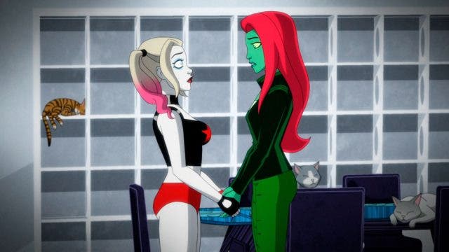 Harley Quinn y Poison Ivy tomándose de las manos