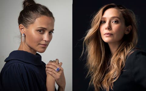 Elizabeth Olsen y Alicia Vikander en The Assessment