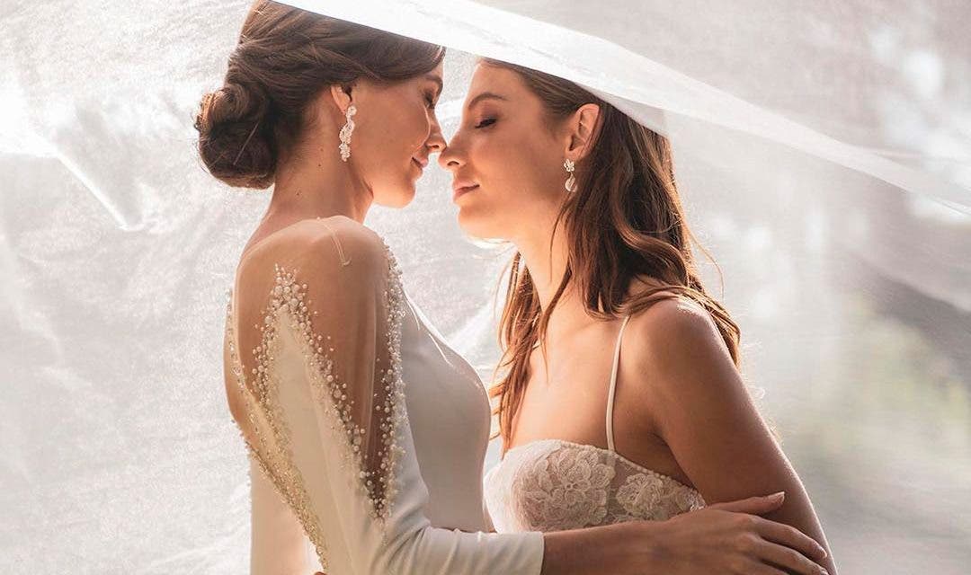 Pronovias defiende su campaña con dos novias y le contesta a los homófobos que el amor siempre gana