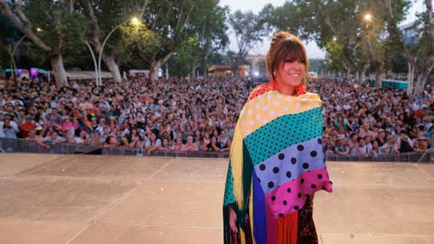 Vanessa Martín d dando el pregón del Orgullo de Sevilla