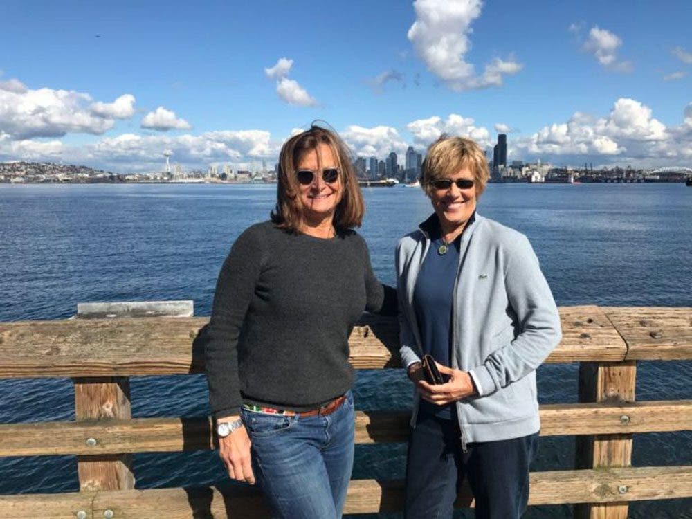 Bonnie Stoll y  Diana Nyad sonriendo