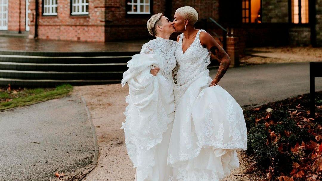 La emotiva boda de Jess Fishlock y Tziarra King ha sido un golazo al corazón del fútbol femenino